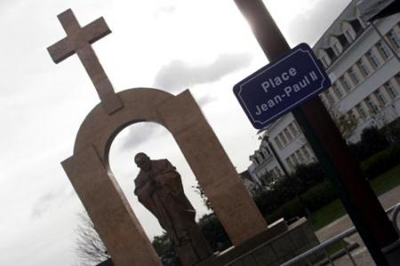 Statue de Sean-Paul II &agrave; PLOERMEL