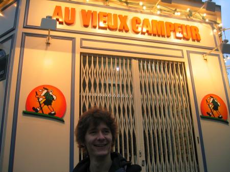 Le hobbit devant le vieux campeur