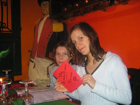 Elodie, ang&eacute;lique et l'homme myst&egrave;re.