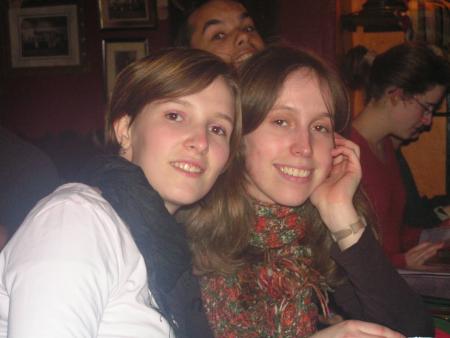 Anne-c & Mary & 1 bout de charles & au loin momo